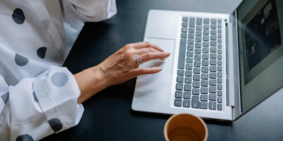 Hvordan regulerede danske platforme beskytter brugerne